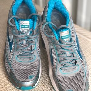 Brooks DNA running shoes woman size 9